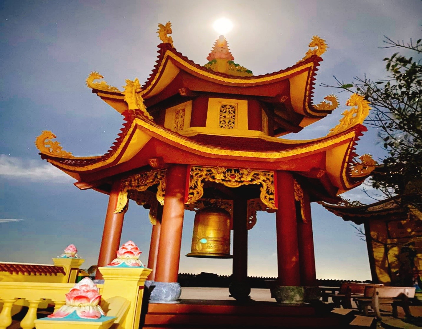 Gác chuông chùa BÀ Đế